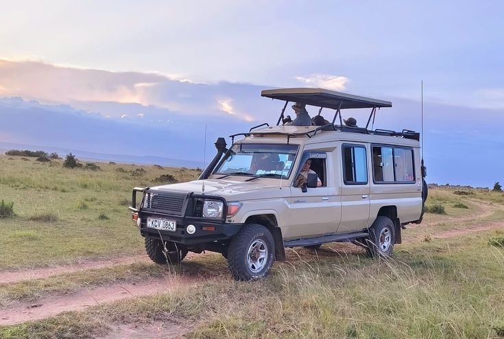 Land Cruiser HardRoof car hire Kenya